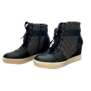 Maurice’s Tiffany Zip Up Bootie- 7.5